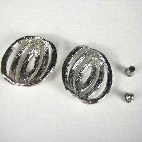 Oval Silver tone Stud Earrings Pierced Women Jewelry Interlocking Fashion 1 in - Picture 3 of 5